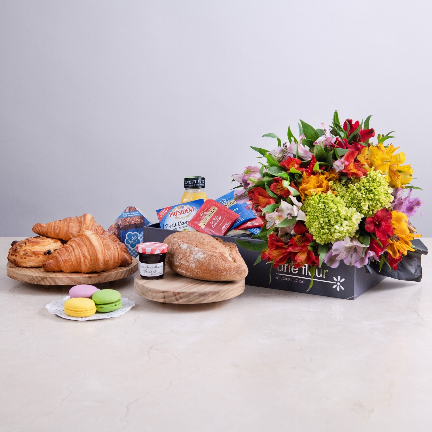 Cesta de café da manhã francesa