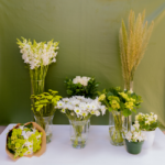 Flores Verdes e Brancas - Léa | Buquê de flores verdes e brancas em papel kraft. Presente sofisticado com inspiração natural.