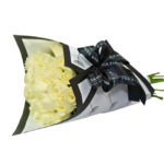 Buquê premium de rosas brancas embalado em papel sofisticado com laço preto elegante. Presente de luxo para ocasiões especiais.