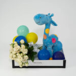 Rosa Spray Branca e Girafa de Pelúcia - Fofura