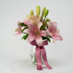 Delicadeza em Flor – Lírios Rosa no Vaso