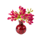Arranjo de gloriosas rosas vibrantes em vaso vermelho redondo e moderno.