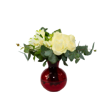 Romance Clássico – Rosas Brancas no Vaso Rubi