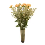 Arranjo de cravos alaranjados e folhagens em vaso caramelo fosco de vidro português Dámaso, 27 cm, Linha 1913.