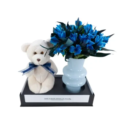 Kit exclusivo Une Fleur Dans la Ville com ursinho de pelúcia e vaso de flores monocromáticas, presente sofisticado e minimalista.