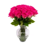 Arranjo de rosas Pink com ruscus em vaso de vidro português Dámaso, modelo Roma, presente sofisticado da Une Fleur dans la Ville.