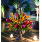 Arranjo Tropical Très Chic em Vaso Clássico | Flores Exuberantes - Imagem 2